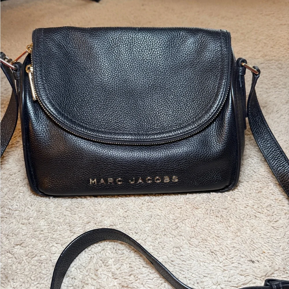Marc Jacobs Elegant Black Crossbody Bag - Picture 1 of 4